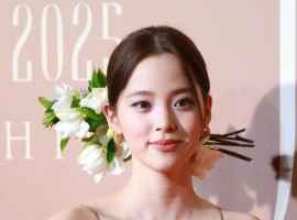 欧阳娜娜亮相2025中国时尚产业盛典红毯活动-海马资源分享网